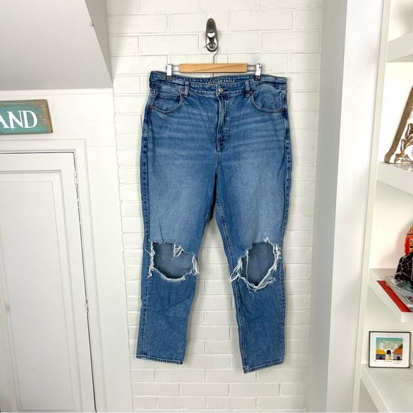 American Eagle Outfitters Denim - American Eagle Distressed Knee Mom Jeans Size 18 Long